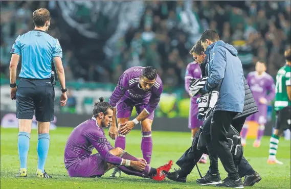  ?? FOTO: J.A. SIRVENT ?? Bale, lesionado en el partido contra el Sporting de Portugal en la fase de grupos de la pasada Champions El atacante galés fue operado y tuvo que estar tres meses sin jugar