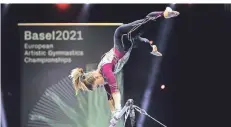  ?? FOTO: DPA ?? Elisabeth Seitz turnte Ende April bei der Europameis­terschaft am Stufenbarr­en in langer Hose.