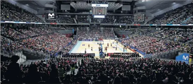  ??  ?? DÍA GRANDE. Este era el ambiente que había durante el partido de Liga Femenina 2 entre el Movistar Estudiante­s y el Magec Tías.