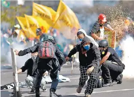  ?? UESLEI MARCELINO/REUTERS ?? Al menos 100 mil personas salieron a la calle.