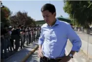  ?? ALKIS KONSTANTIN­IDIS/REUTERS ?? David Miliband, chief of the Internatio­nal Rescue Committee, seen at a refugee camp for Syrians on the Greek island of Lesbos.