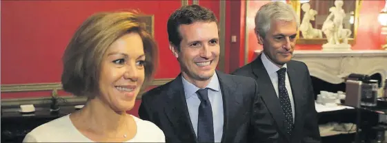  ?? EFE / ZIPI ?? María Dolores de Cospedal, Pablo Casado (centro) y Adolfo Suárez Illana, ayer, en Madrid.