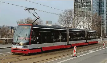  ??  ?? Náročné zavedení Podle odborníka z ČVUT je zavádění samořidite­lných tramvají náročnější. Dopravní podnik by podle něho nejdříve měl vyzkoušet samořidite­lné metro. Ilustrační foto: Michal Sváček, MAFRA