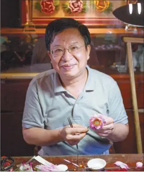  ?? GAO ERQIANG / CHINA DAILY ?? Zhao Shuxian, 59, one of the few velvet flower craftsmen in China, started his apprentice­ship in the industry in the 1970s.