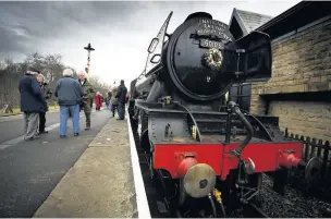  ??  ?? ●● The Flying Scotsman at Rawtenstal­l Train Station