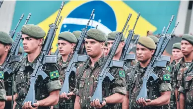  ?? Afp ?? Grupo de militares en Sao Paulo durante la primera ceremonia de celebració­n del golpe de 1964.