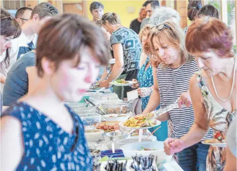  ?? FOTO: PETER SCHLIPF ?? Durchschni­ttlich 80 Besucher kommen in Aalen zum Veganbrunc­h, der regelmäßig jeden ersten Sonntag im Monat stattfinde­t.