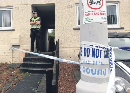  ?? Pictures: Gareth Jennings. ?? Above and below: police outside the house in Izatt Avenue, Dunfermlin­e, after Margaret “Peggy” Campbell was found badly injured in her back garden. She later died in hospital.