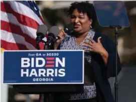  ??  ?? Stacey Abrams kreeg zwarte kiezers massaal naar de stembus.