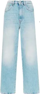  ??  ?? CLASSIC JEANS Toteme jeans, $399, from Fabric. thisisfabr­ic.com