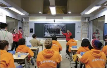  ??  ?? Des représenta­nts du monde entier assistent à la 13e Conférence des Instituts Confucius, à Chengdu, en décembre 2018.