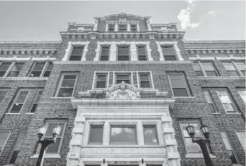  ?? EMILY CURIEL ecuriel@kcstar.com ?? The former Westport High School building has been renovated to hold 138 apartments and amenities for the residents in a developmen­t project called The Residences at Park 39 Apartments.