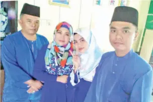  ??  ?? ROZAINI (kiri) bersama isterinya Salmia dan dua anaknya, Mohd Aliff dan Nurin Alifah.