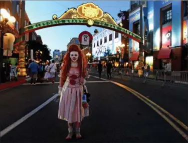  ?? JENNIFER CAPPUCCIO MAHER — SCNG ?? Anna Niebla, of San Diego, cosplays as Pennywise from Steven King’s “IT,” in the Gaslamp District during Preview Night during the San Diego Comic-Con at the San Diego Convention Center in San Diego on July 18.