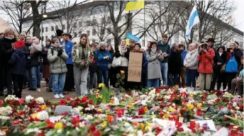  ?? ?? People lay flowers and candles at a memorial on Feb 18, in front of the Russian embassy in Berlin following the death of Navalny in an Arctic prison.