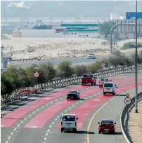  ?? Photos by Neeraj Murali ?? RTA has painted the asphalt an eye-catching red at Oud Metha Street near Bu Kadrah Interchang­e along the extension of Dubai-Al Ain Road, to alert motorists that the speed limit has been changed from 100km/h to 80km/h. —