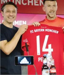  ?? ANSA ?? Il tecnico del Bayern, Kovac, presenta Ivan Perisic (30 anni)
