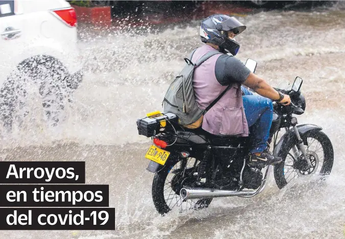  ?? VANEXA ROMERO - ADN ?? EL PRIMER AGUACERO general en la ciudad cayó ayer, con daños en varios sectores y cortes de energía y agua. Y dejó esta inusual estampa.