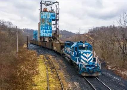  ?? Joseph Cermak ?? Cumberland Mine Railroad SD38-2 No. 22 works the loader at Iron Senergy’s Cumberland Coal Resources Mine in Kirby, Pa., on Jan. 21, 2023. The railroad is one of the first to test Intramotev’s TugVolt.