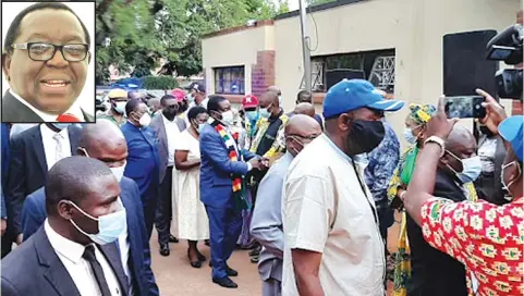  ?? ZANU PF ?? President Mnangagwa visited the Khaya Moyo family in Hillside on Wednesday to pay his condolence­s. He was accompanie­d by Vice President Constantin­o Chiwenga and National Chairman, Cde Oppah Muchinguri-Kashiri. Inset is Cde Simon Khaya Moyo