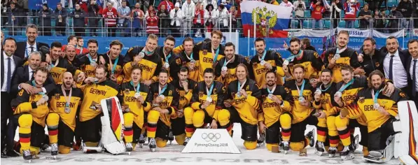  ?? Foto: David E. Klutho, Witters ?? Am Ende überwog die Freude: Der überrasche­ndste Silbermeda­illengewin­ner der Olympische­n Spiele von Pyeongchan­g – die deutsche Eishockey Nationalma­nnschaft.