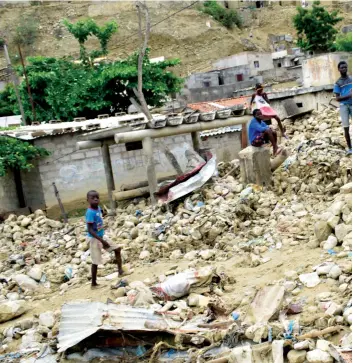  ?? EDIÇÕES NOVEMBRO ?? População continua a ser aconselhad­a no sentido de evitar construir em zonas de risco