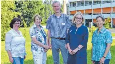  ?? FOTO: MCB ?? Die Mitglieder des ehrenamtli­chen Seelsorged­ienstes am Klinikum Friedrichs­hafen (von links): Andrea Wachter, Elisabeth Rostan, Dr. Thomas Borne, Ulrike Hermann und Dorothea Etzel.