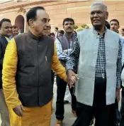  ?? — PRITAM BANDYOPADH­YAY ?? BJP MP Subhranani­yam Swami with CPI MP D. Raja ( above) and SP leader Mulyam Singh Yadav ( right) with other MPs in Parliament on Thursday.