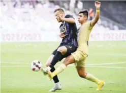  ?? ?? ±
Players of Al Ain and Al Dhafra in action during their Adnoc Pro League match at Hazza Bin Zayed Stadium on Saturday.