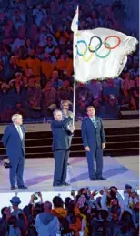  ??  ?? IOC-voorzitter Jacques Rogge zwaait de Spelen uit. “These were happy and glorious Games.”
FOTO REUTERS