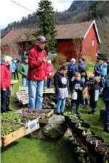  ?? FOTO: HANS ALF SLENGESOL ?? Anders Mathias Larsen – her fotografer­t på plantemark­edet i egen hage i fjor – ser fram til lørdagens begivenhet med glede og forventnin­g.