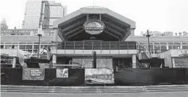  ?? BARBARA HADDOCK TAYLOR/BALTIMORE SUN ?? The Pratt Street Pavilion at Harborplac­e is undergoing renovation. Stores are expected to reopen this spring.