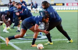  ?? (Photos AFP) ?? Thomas et Bastareaud, prêts pour le choc face aux All Blacks.