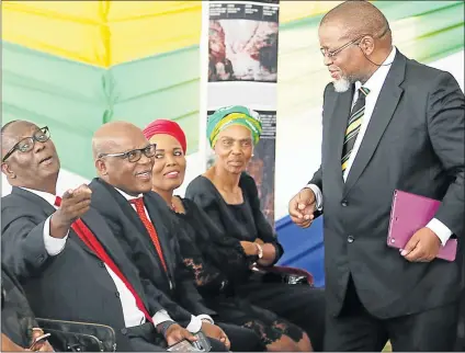  ?? Picture: MICHAEL PINYANA ?? IN LIGHTER VEIN: ANC chairman Gwede Mantashe, right, shares a light moment with SA Federation of Trade Union secretary-general Zwelinzima Vavi and BCM mayor mayor Xola Pakati at the funeral service of late struggle activist Archie in Alice at the weekend