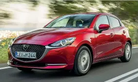  ??  ?? La Mazda2: la compatta cinque porte giapponese con la linea da coupé è stata ristilizza­ta