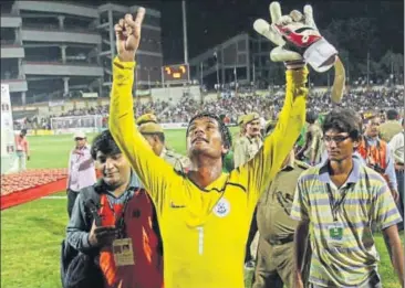  ?? HT PHOTO ?? Subrata Paul after India won the 2009 Nehru Cup at the Ambedkar Stadium in New Delhi.