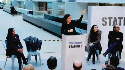  ??  ?? PARIS: Facebook Chief Operating Officer Sheryl Sandberg (C) gives a press conference next to French businessma­n and founder of start-up incubator “Station F” Xavier Niel (sitting R) head of Station F Roxanne Varza (2ndR) and Paris’ mayor Anne Hidalgo...