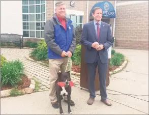  ?? Shayla Colon / Hearst Connecticu­t Media ?? U.S. Sen. Richard Blumenthal, right, visited the Connecticu­t Humane Society in Newington Wednesday to speak out against pet fraud and call for more penalties.