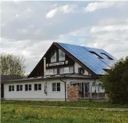  ??  ?? Die idyllische Lage des Gnadental Stüberls lockt Besucher aus nah und fern an. Die gute Küche und die familiäre Atmosphäre tun ihr Übriges.