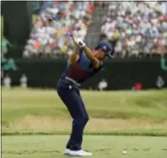  ?? DAVID J. PHILLIP — THE ASSOCIATED PRESS ?? Rickie Fowler tees off on the par-3 ninth hole at the U.S. Open.