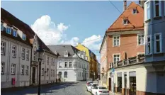 ?? Foto: Franz Häußler ?? Blick vom Dom in die Frauentors­traße. Der Vergleich mit alten Bildern lässt erken‰ nen, wo der Torturm stand. Den Hauserker am rechten Bildrand gibt es auf dem Stich von 1740 bereits.