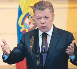  ??  ?? El expresiden­te Juan Manuel Santos rechaza las acusacione­s y denuncia una “campaña de desprestig­io” en su contra.