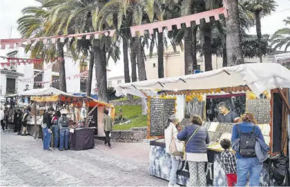  ?? ?? Algunos de los tenderetes del mercado medieval.