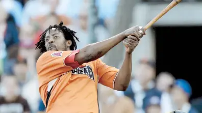  ??  ?? El dominicano Vladimir Guerrero, está en su primer año de elegibilid­ad para ser exaltado al Salón de la Fama del Béisbol en Cooperstow­n.