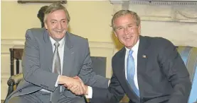  ??  ?? Julio 2003. Néstor Kirchner y George Bush, en la Casa Blanca