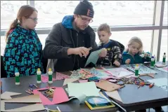  ?? Herald photo by Greg Bobinec @GBobinecHe­rald ?? Jarrett Block and his children Haylee, Korbin and Eisele decorate and put together a family banner Monday afternoon at Casa for their Family Day art activities.