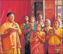  ??  ?? (From left) ‘Sandhi Puja’ organised at the Bengali Club; people offering prayers and a devotee participat­ing in the ‘Dhunuchi aarti’ at a pandal in Ravindrapa­lli (Lucknow) on Sunday.