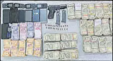  ?? HT PHOTO ?? The seized money and weapons from the accused.