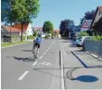  ??  ?? Vorsicht: Hier müssen Radler plötzlich auf die Leitershof­er Straße.