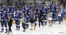  ?? The Canadian Press ?? Members of the Tampa Bay Lightning escort employees onto the ice for a group photo with the Prince of Wales Trophy in Tampa, Fla.